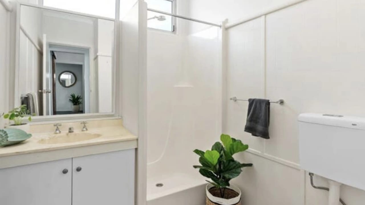 Room in a share house