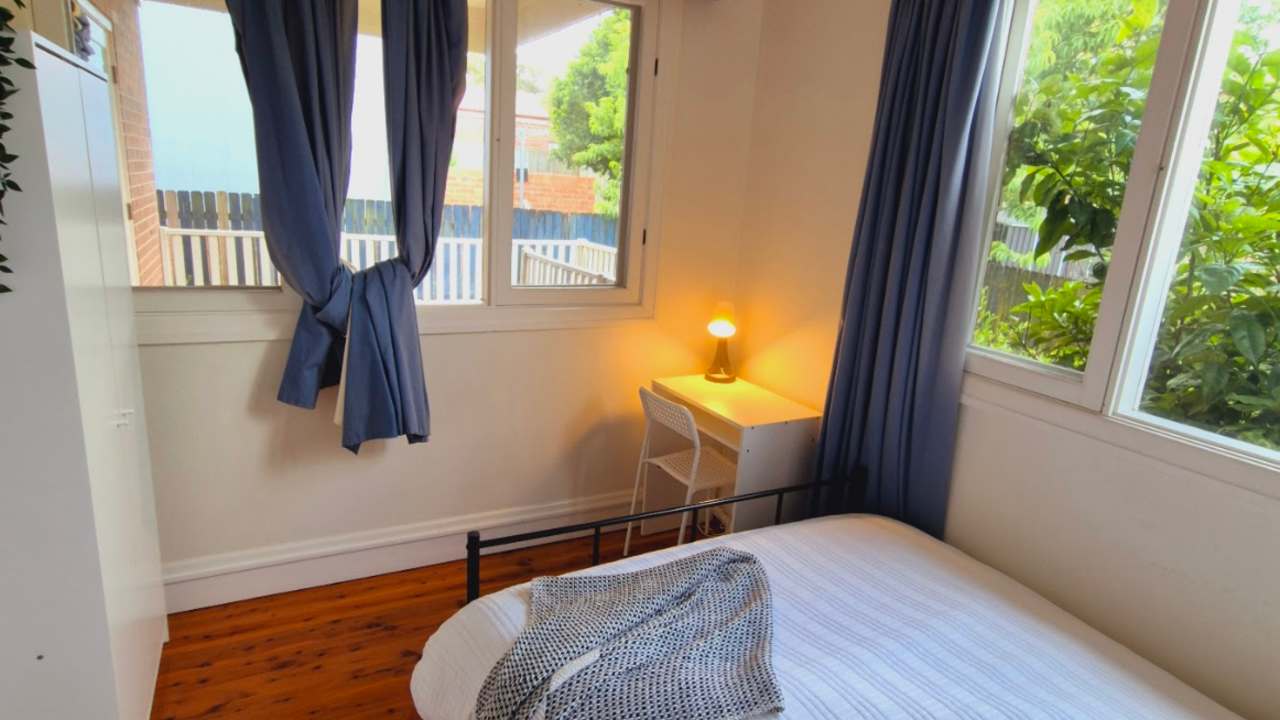 Furnished room in a flatshare