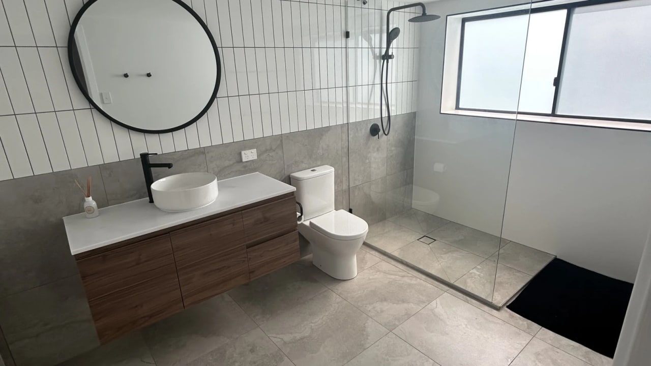 Unfurnished room with own bathroom