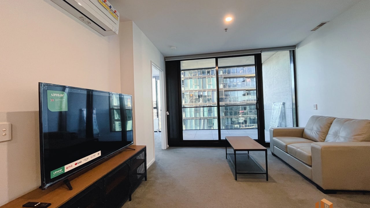 Furnished room with ensuite in a flatshare