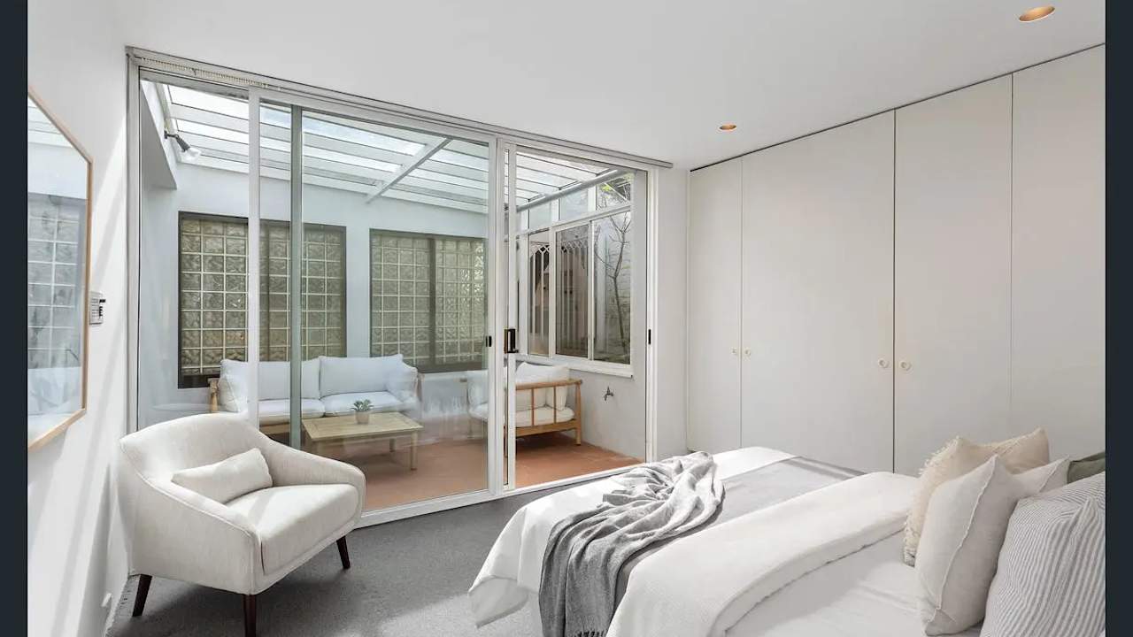 Furnished room in a flatshare