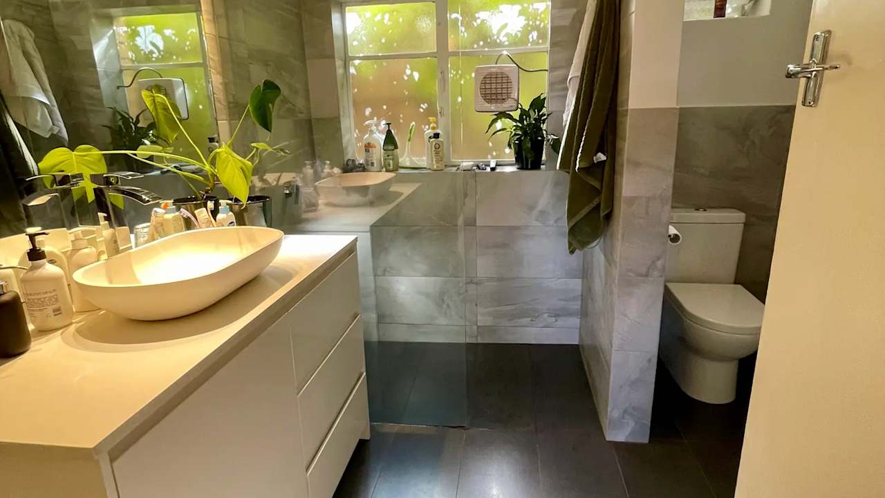 Unfurnished room in a flatshare