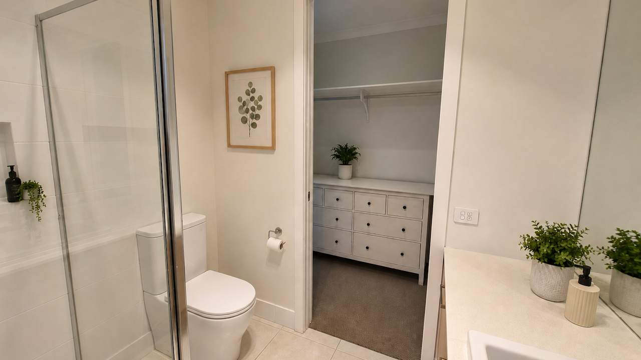 Room with ensuite in a share house