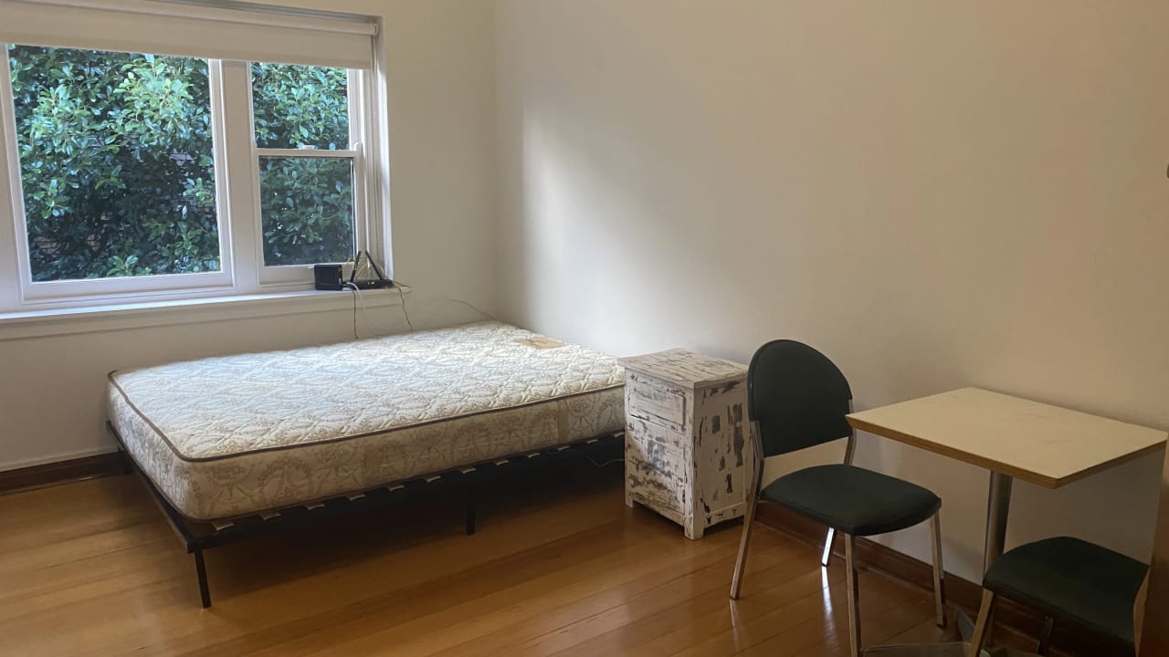Furnished room in a flatshare