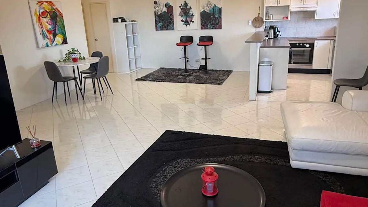 Furnished room with ensuite in a flatshare