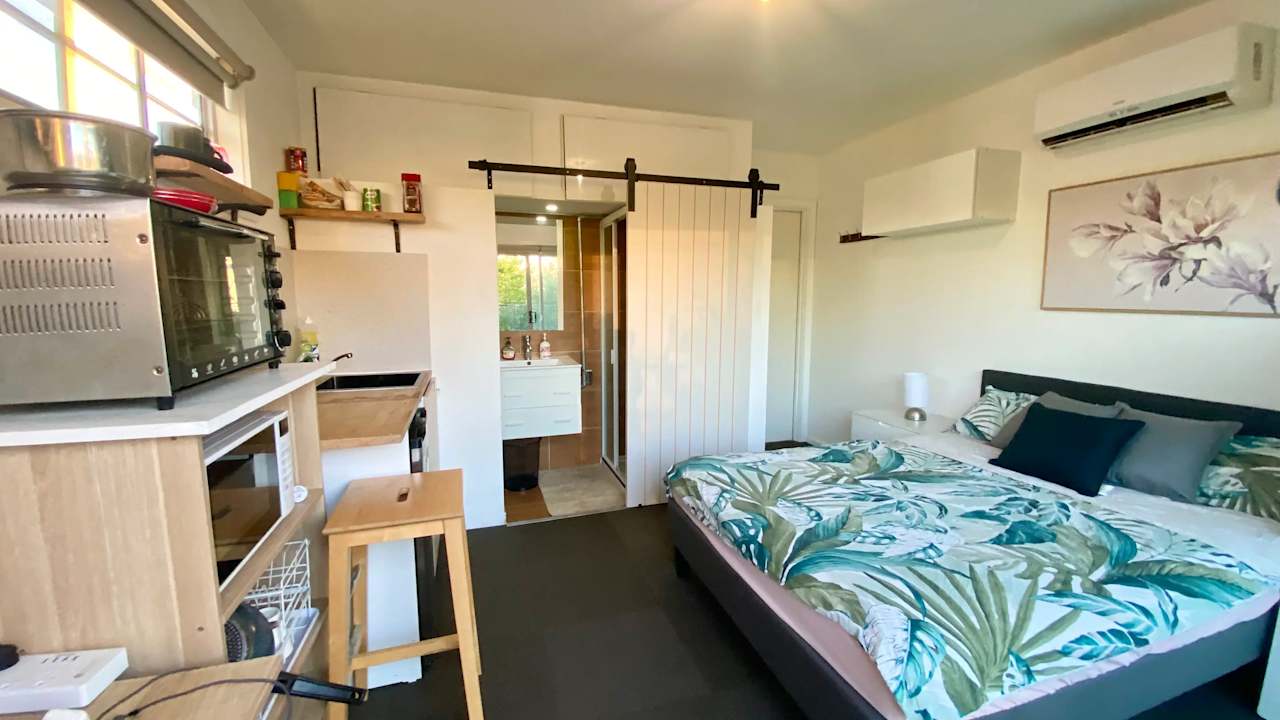 Furnished room studio flat for rent