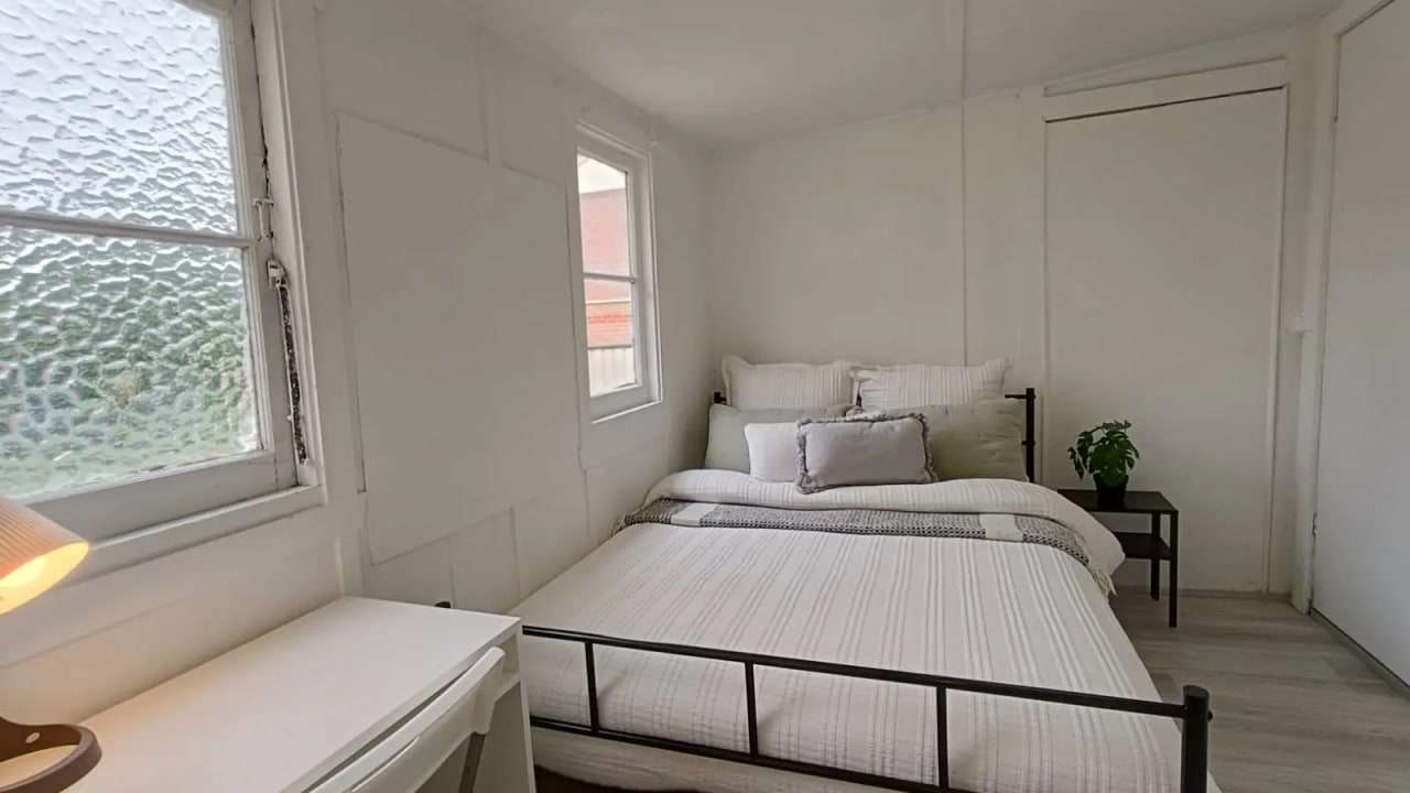 Furnished room with ensuite in a flatshare