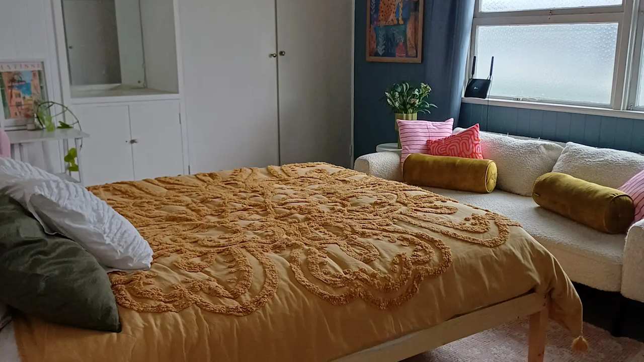 Furnished room in a share house