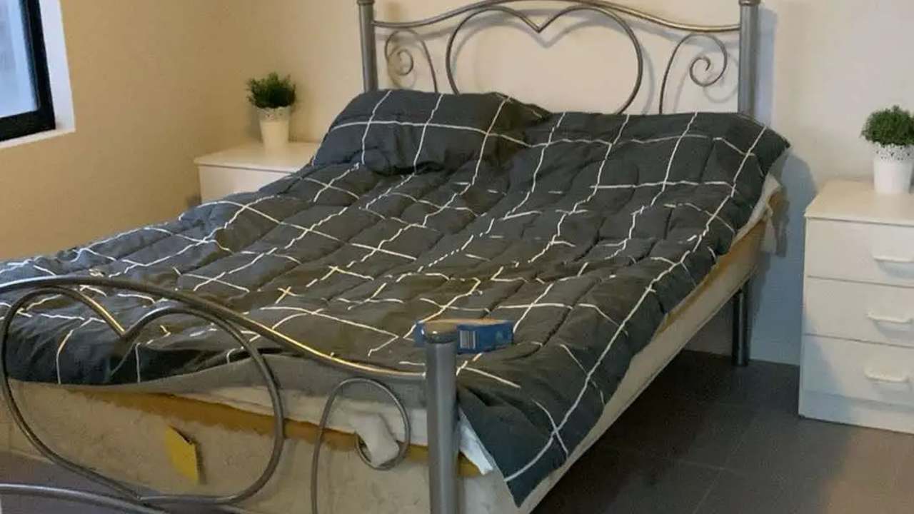 Unfurnished room with own bathroom