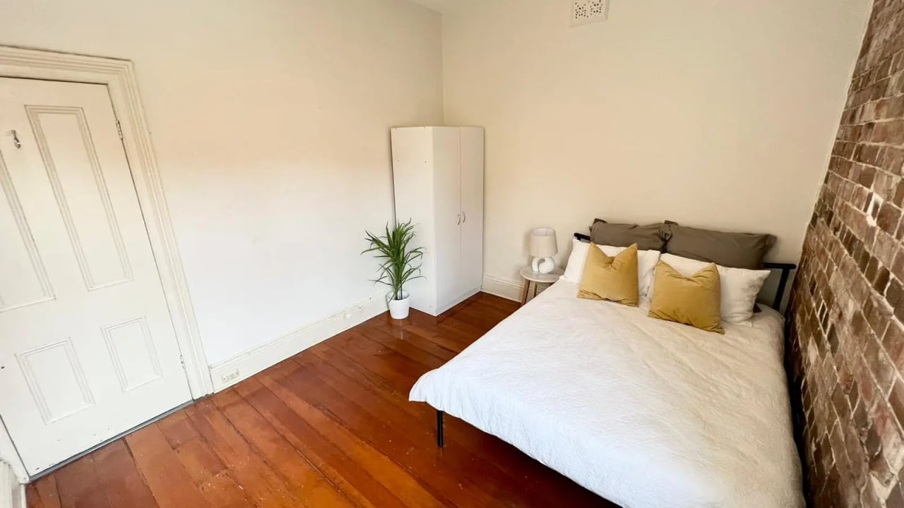 Room in a share house