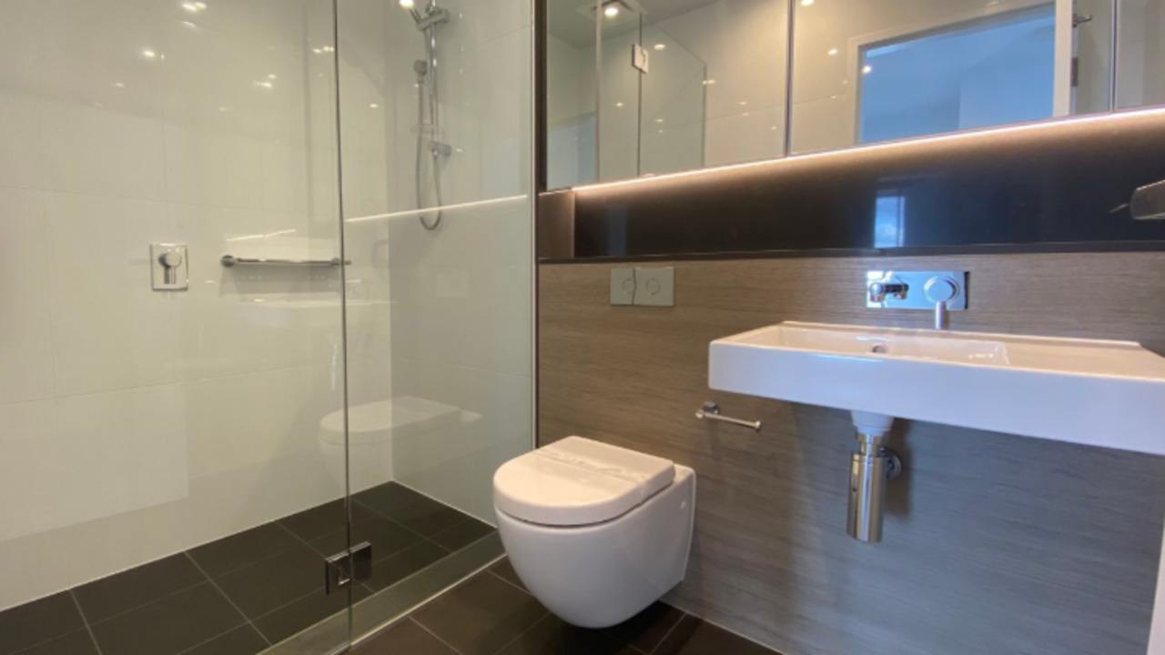 Furnished room with ensuite in a flatshare