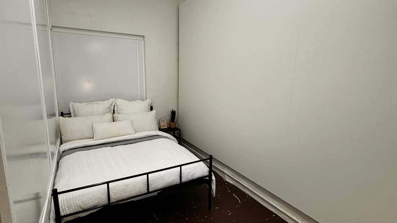 Furnished room in a share house