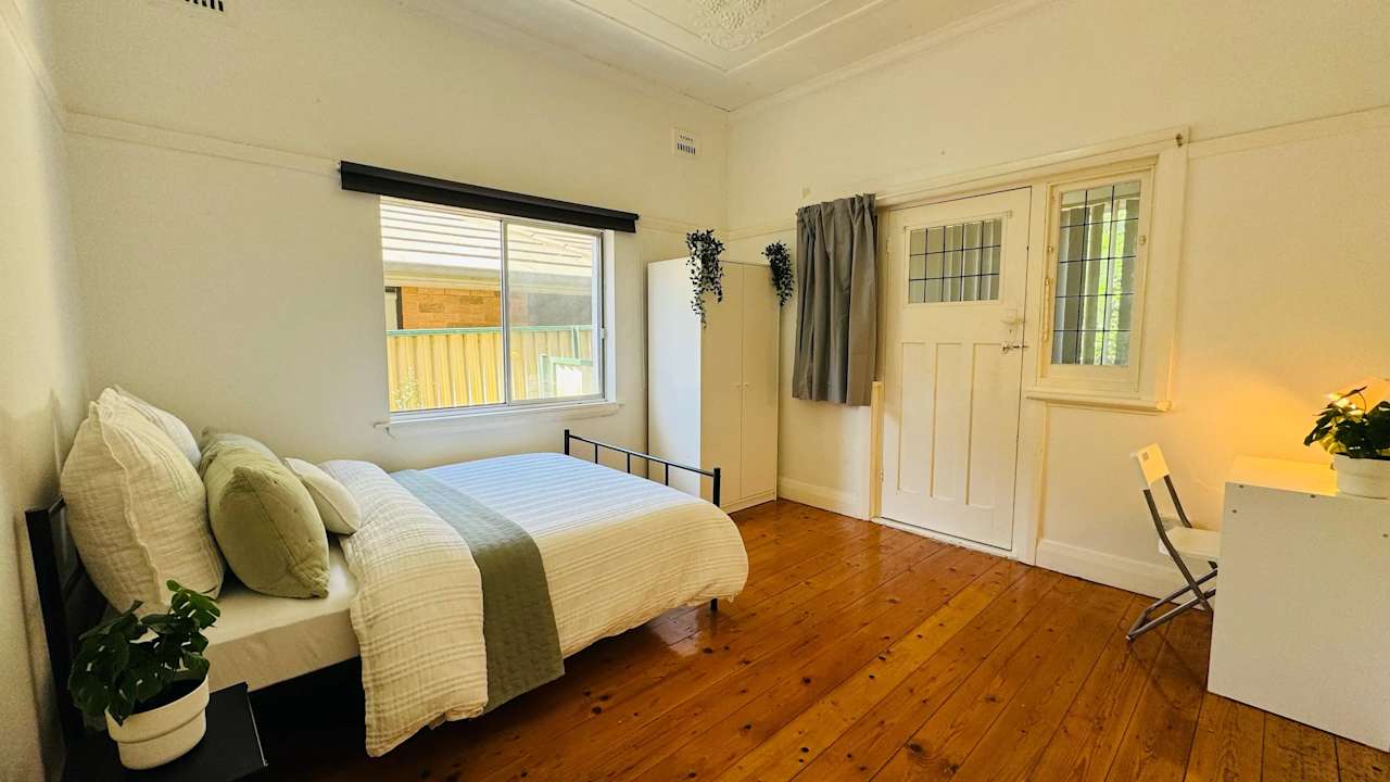 Furnished room in a share house