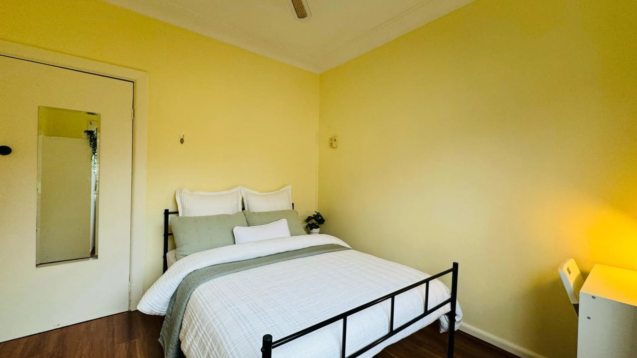 Furnished room in a flatshare