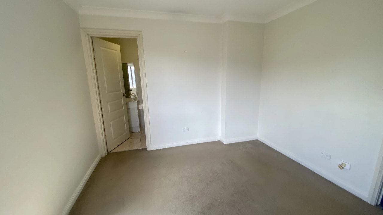 Unfurnished room with ensuite in a flatshare