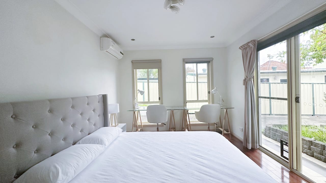 Furnished room in a share house