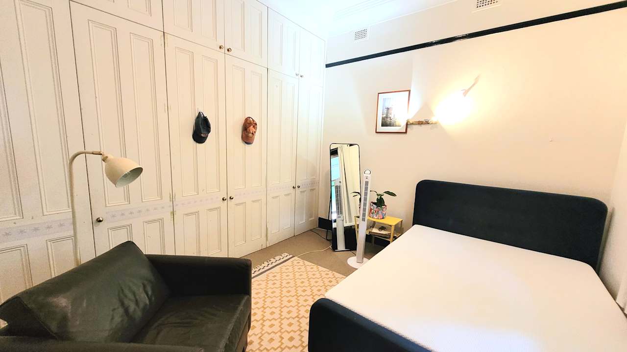 Room in a share house