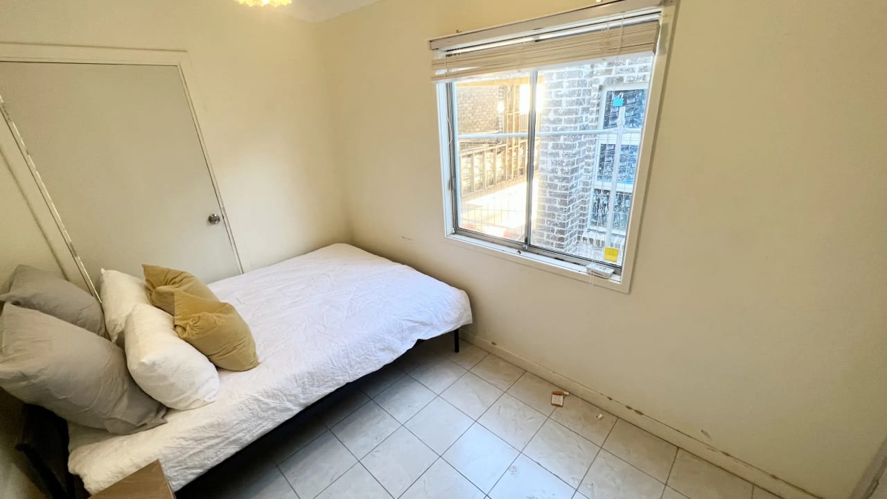 Room in a share house