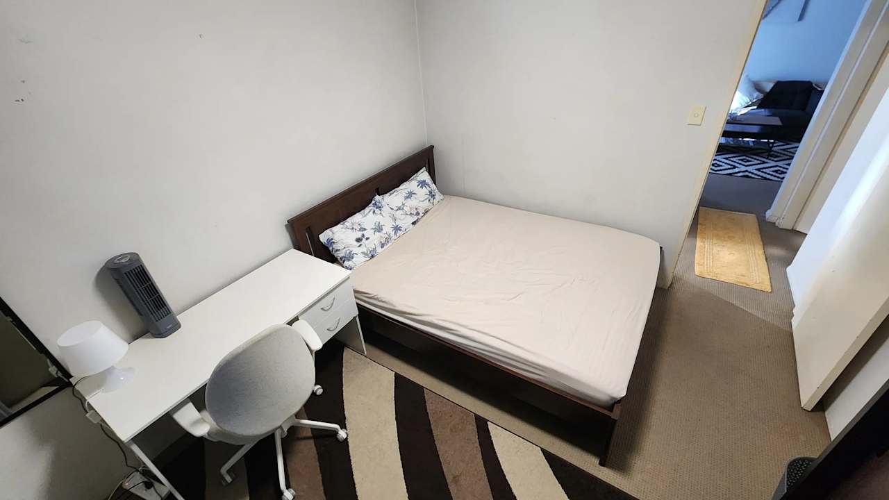Furnished room in a flatshare