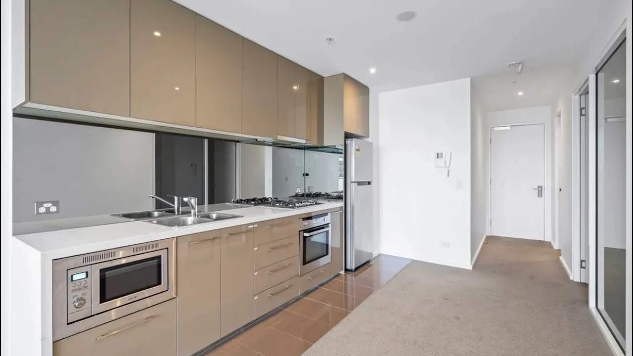 Unfurnished room with own bathroom