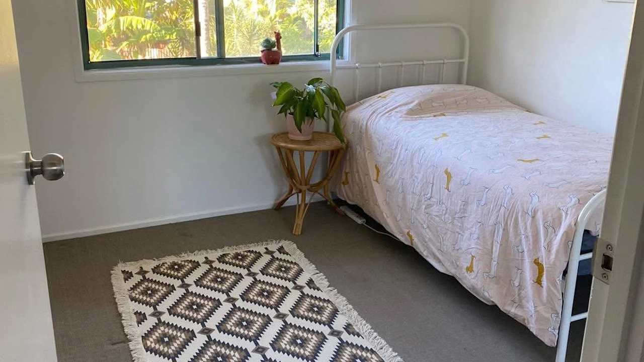 Room in a share house