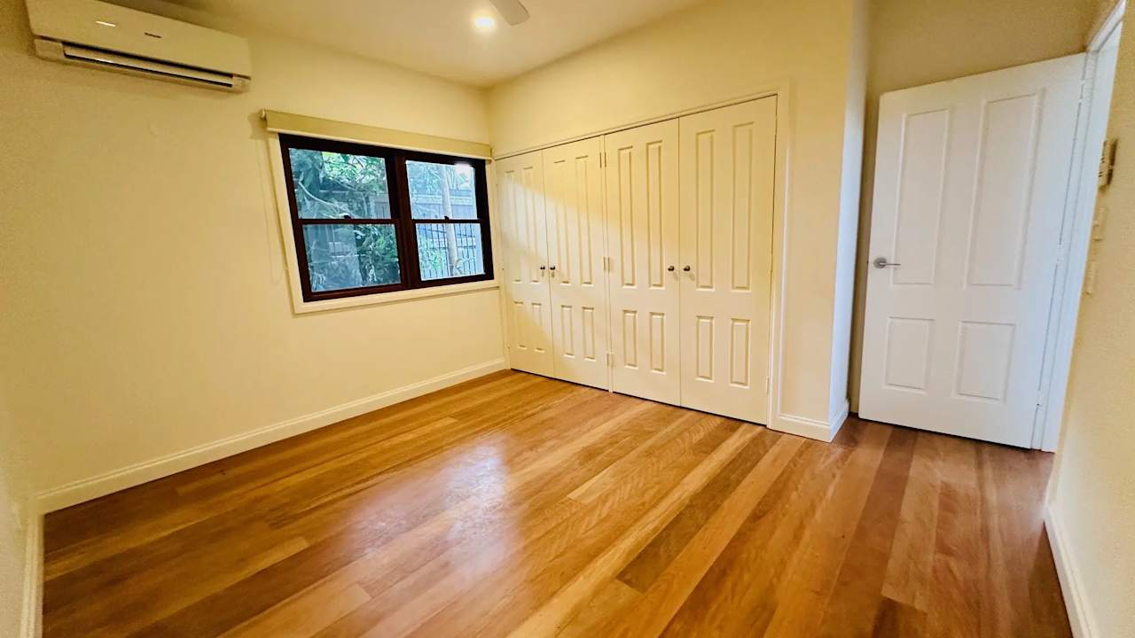 Unfurnished room studio flat for rent