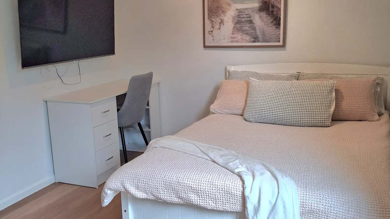 Furnished room with own bathroom