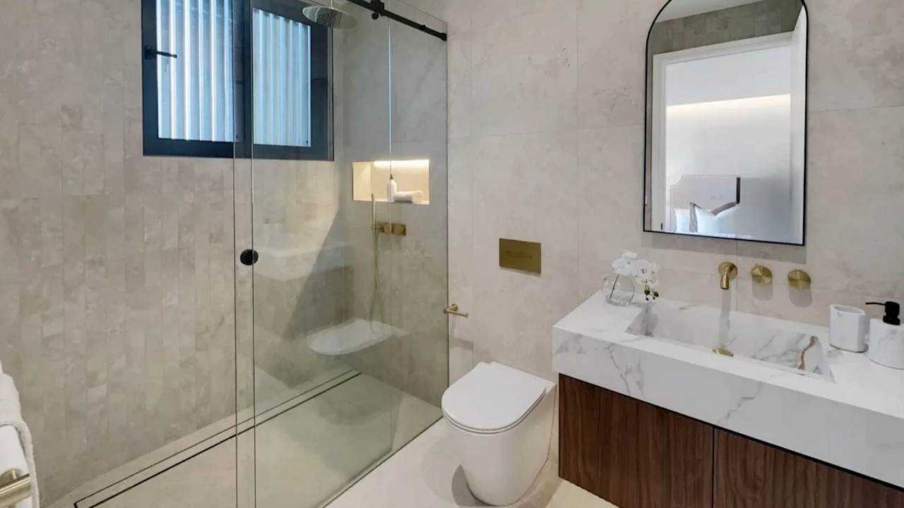 Room with ensuite in a share house