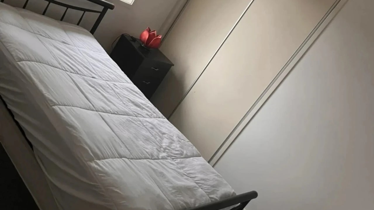 Room in a share house