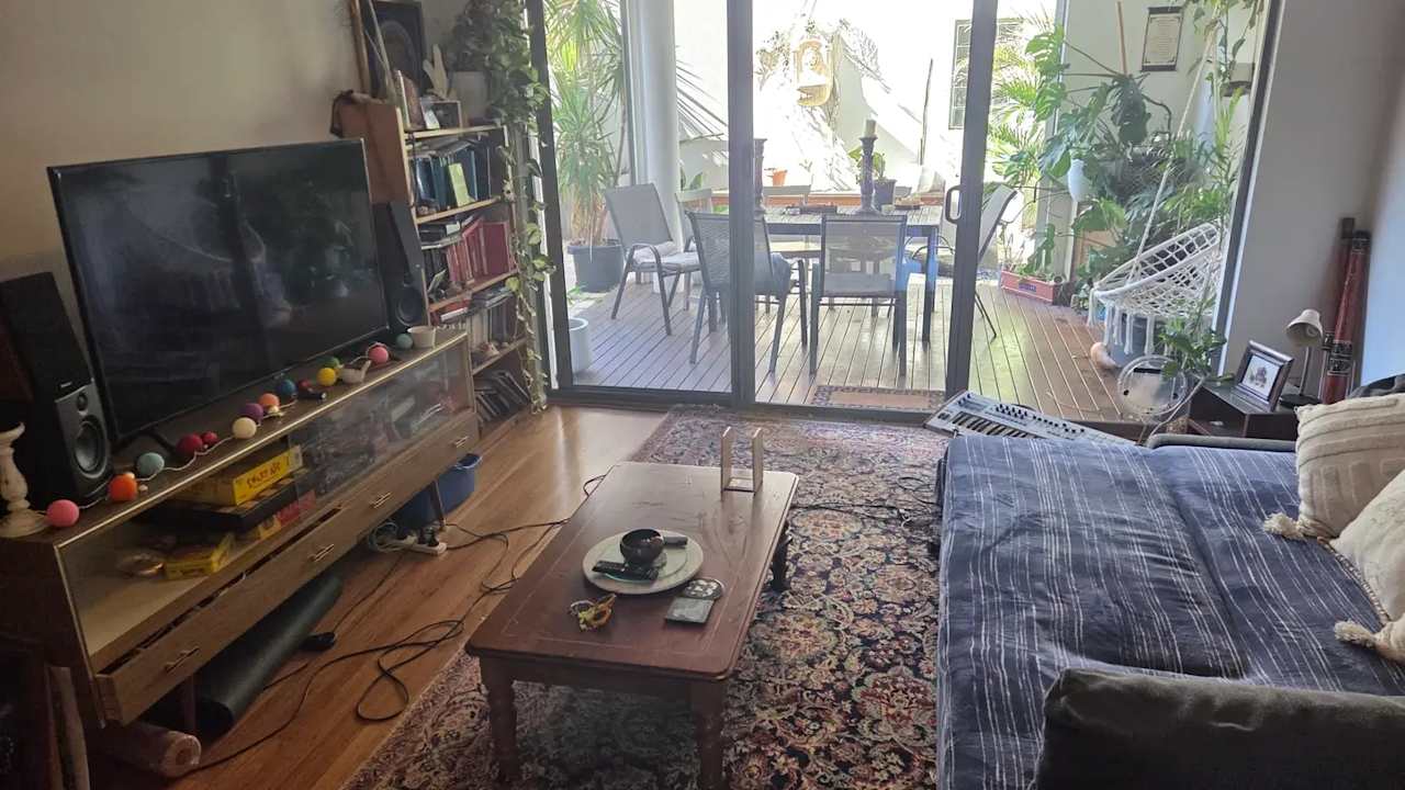 Unfurnished room in a flatshare