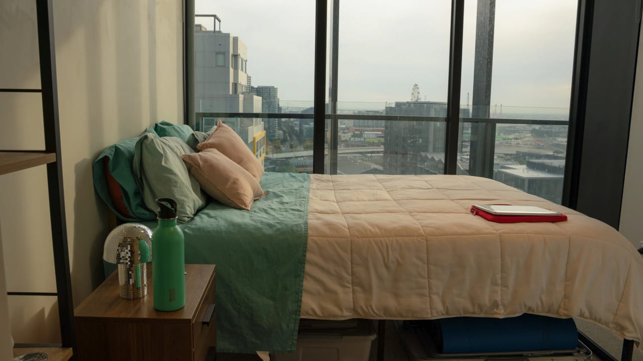 Furnished room with own bathroom