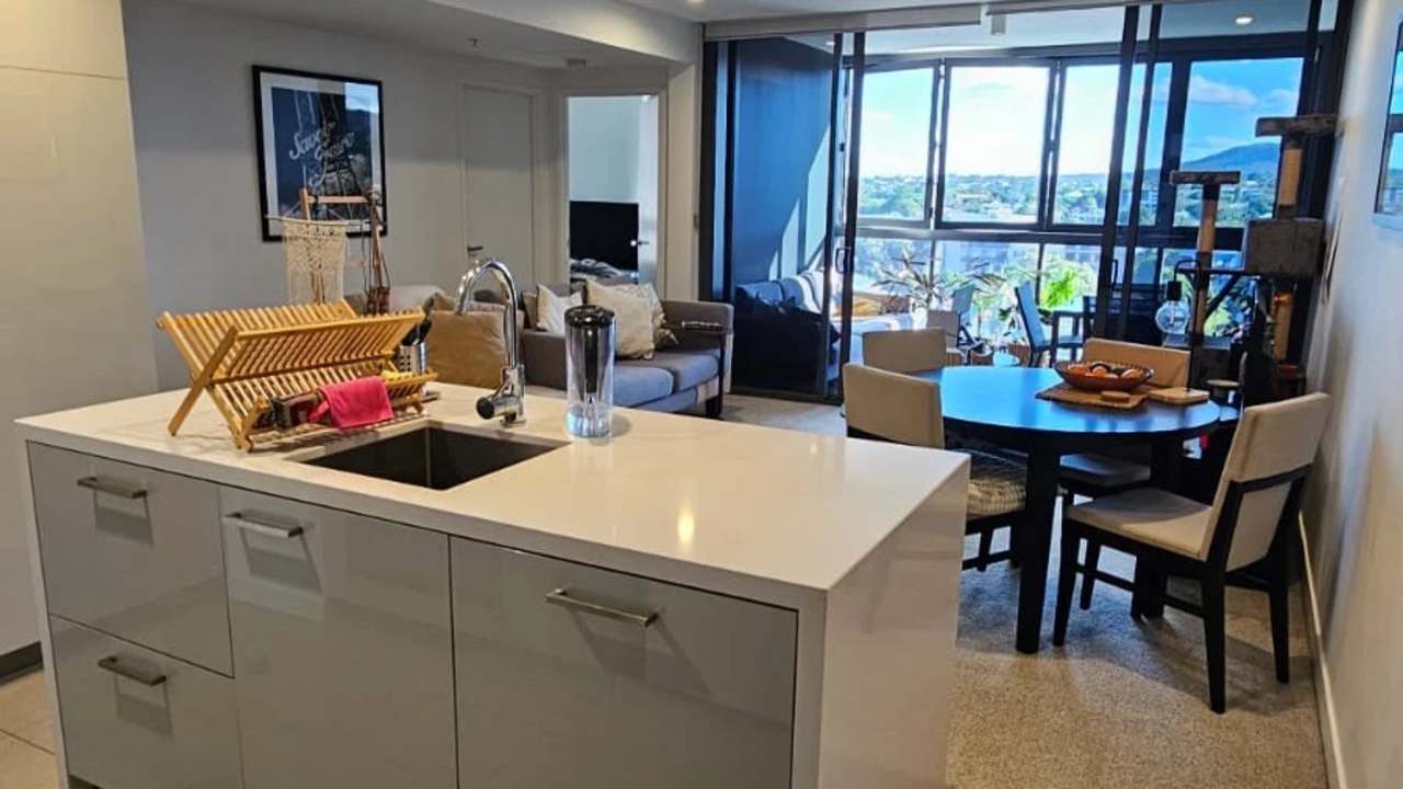 Furnished room with ensuite in a flatshare