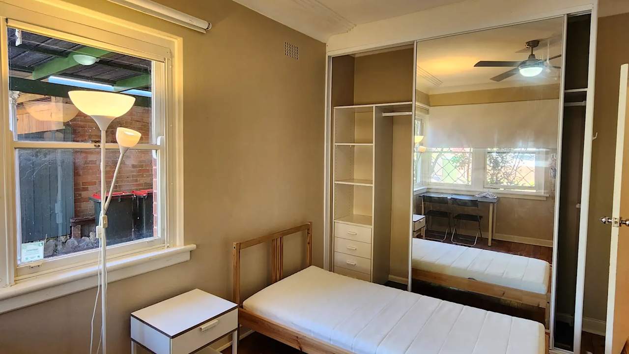 Furnished room in a share house