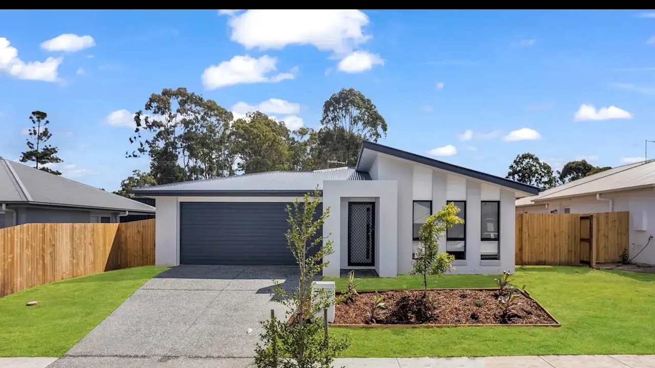 Unfurnished room with own bathroom