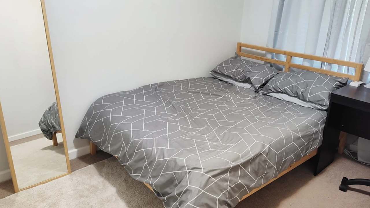 Furnished room in a flatshare