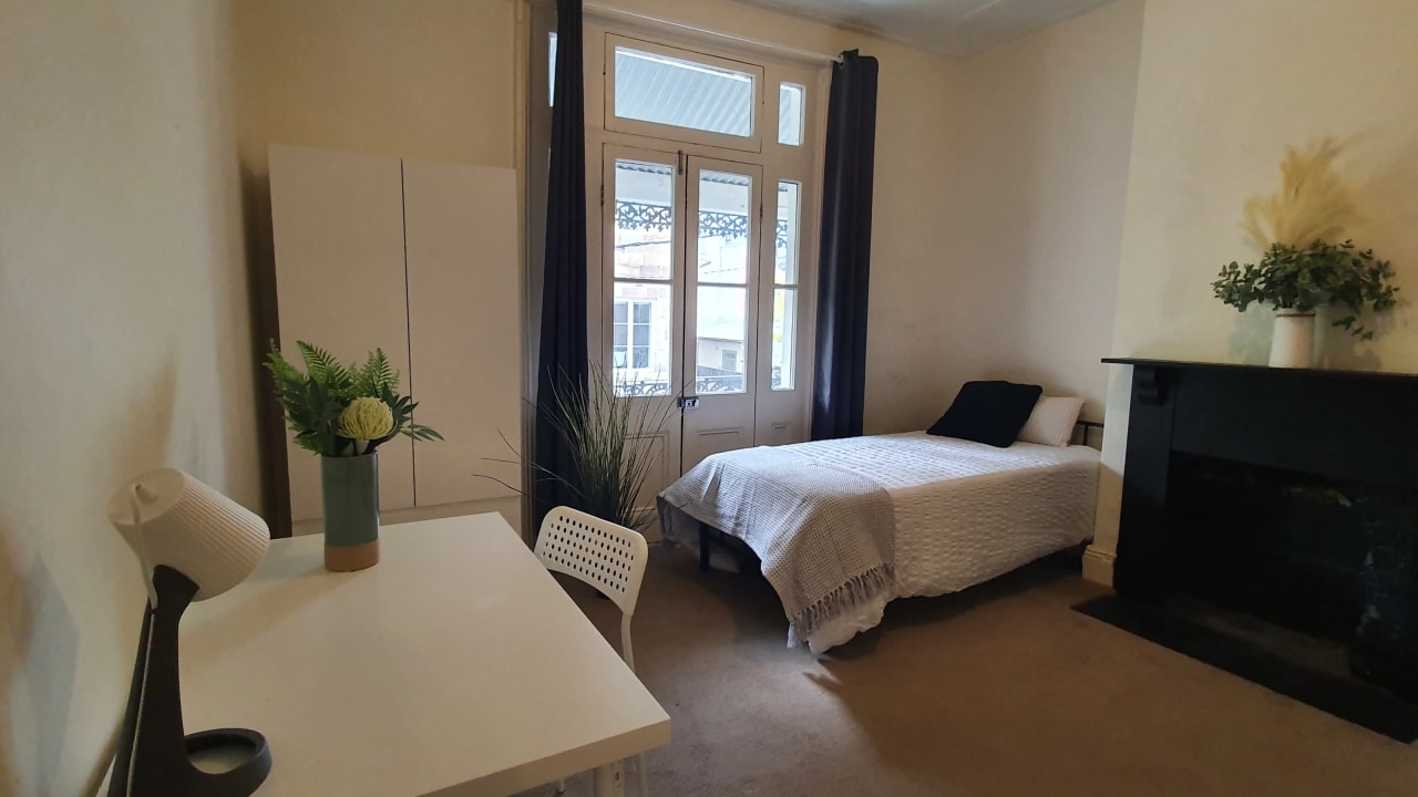 Furnished room in a share house