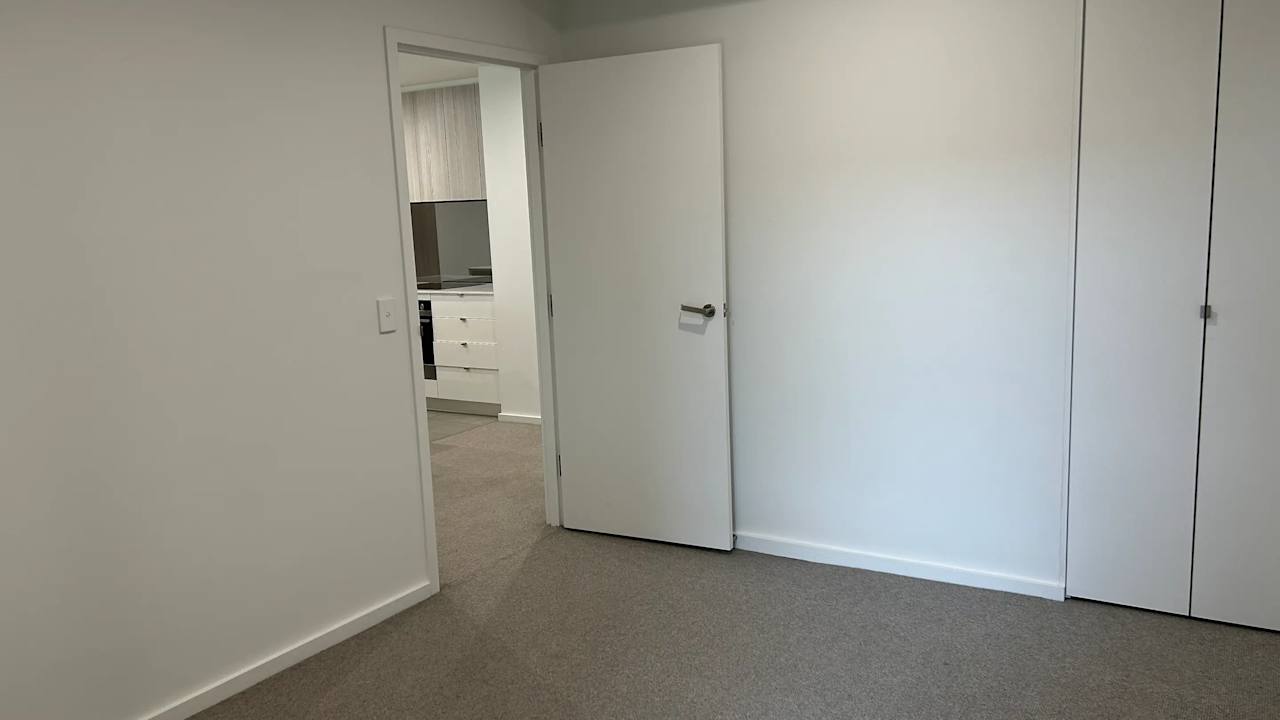 Unfurnished room with own bathroom