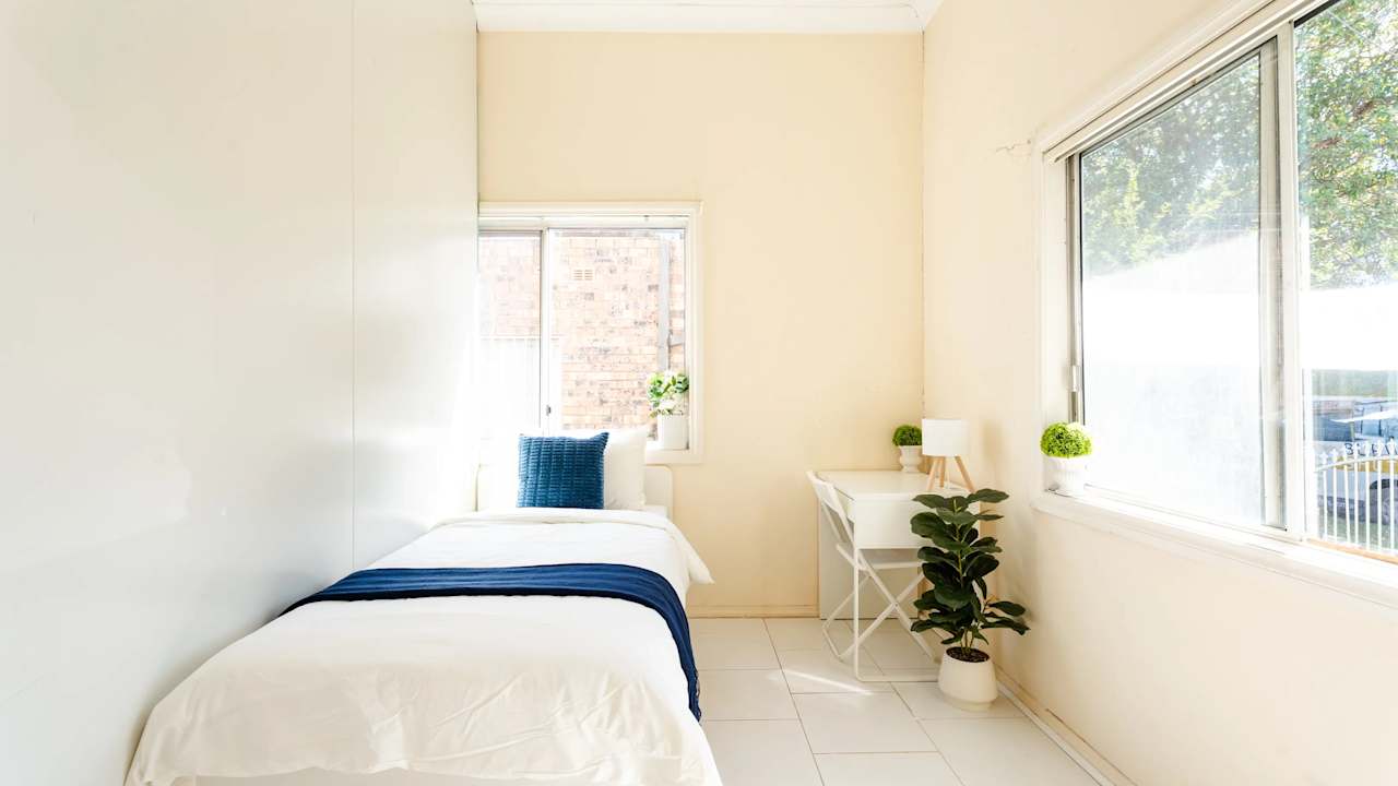 Furnished room in a share house