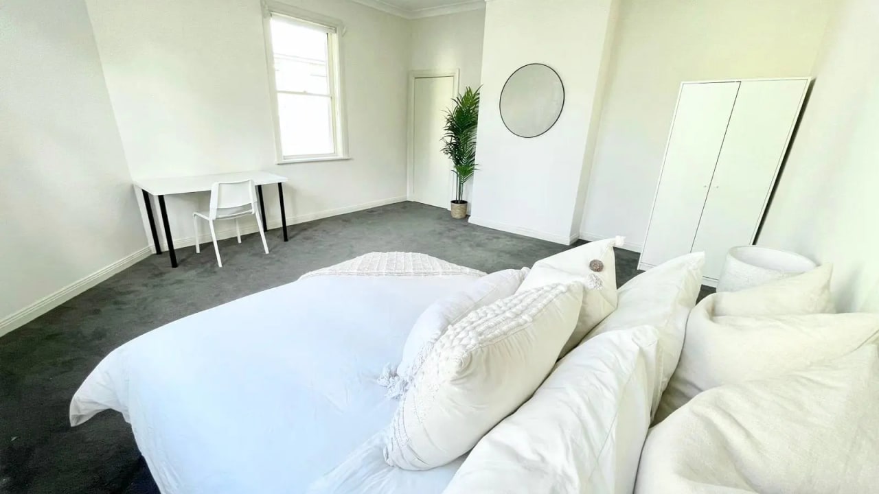Room in a share house