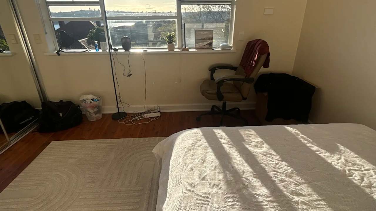 Furnished room in a flatshare