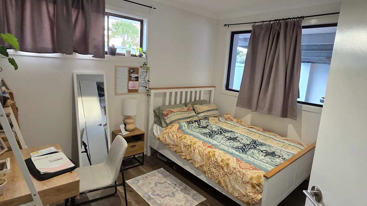 Furnished room in a share house