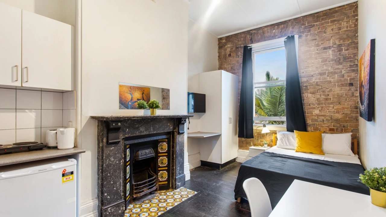 Furnished room in a share house