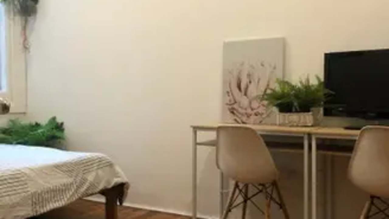 Room in a share house