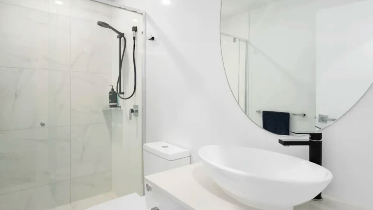 Furnished room with own bathroom