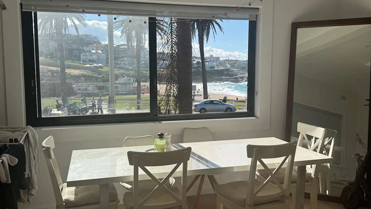 Furnished room with ensuite in a flatshare