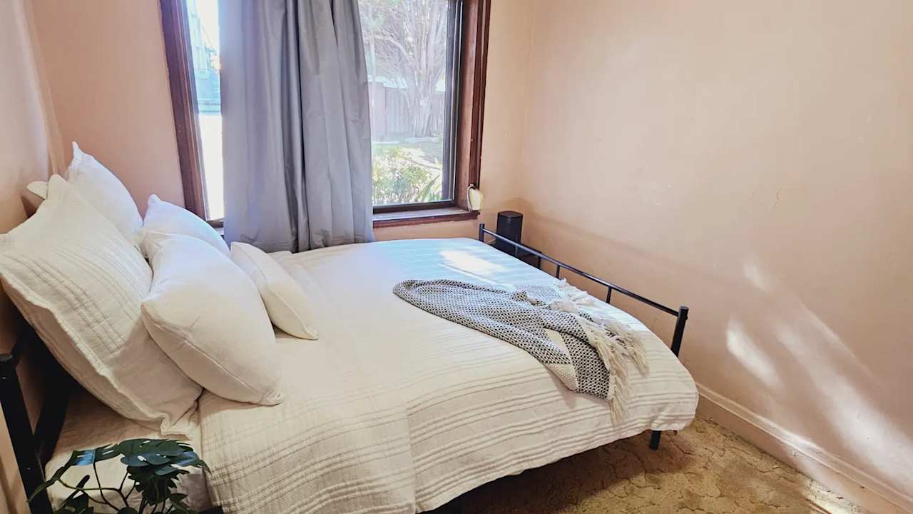Furnished room in a flatshare