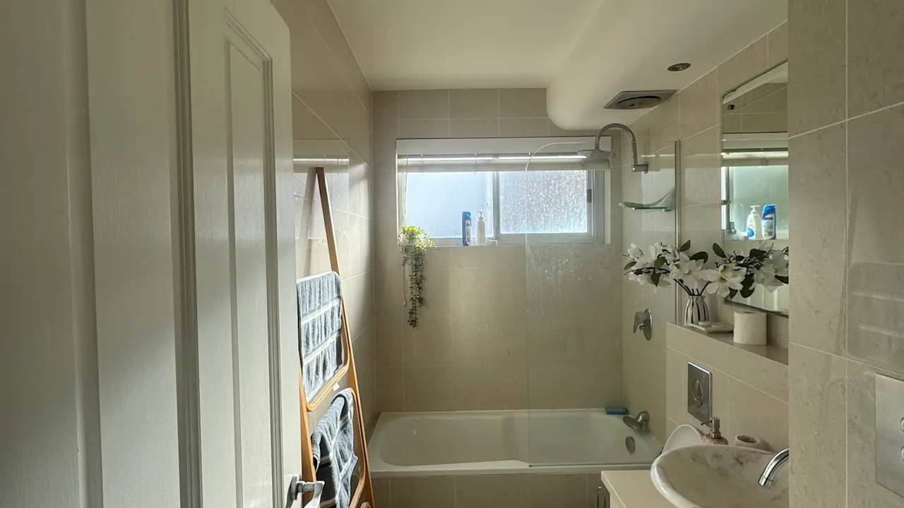 Furnished room in a flatshare