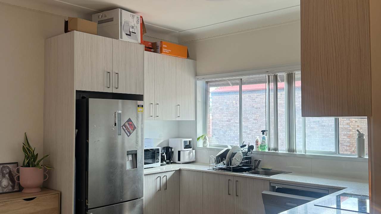 Unfurnished room in a flatshare