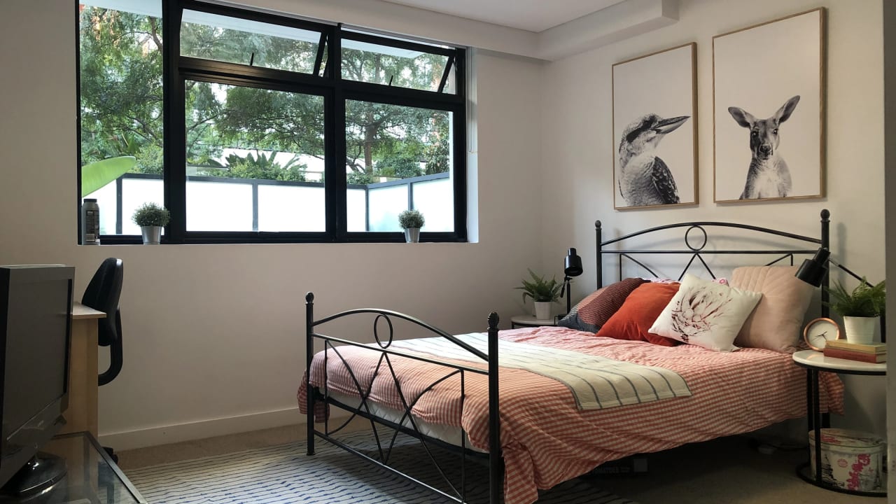 Furnished room with ensuite in a flatshare