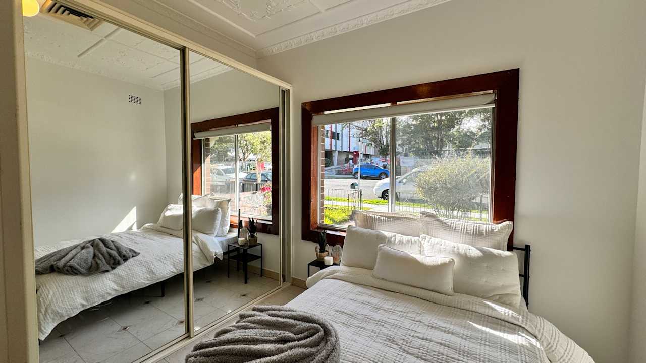 Furnished room in a flatshare